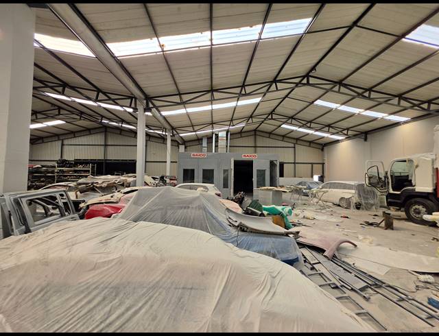 1,214M² WAREHOUSE TO LET IN COSMO BUSINESS PARK